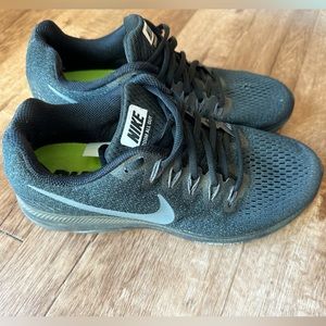 Nike Sneaker Zoom All Out Low 878670-001 - Size 7  Black/Gray
